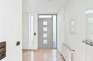 Haus kaufen in 71111 Waldenbuch, Einziehen & Wohlfühlen: Sanierter Barrierefreier Bungalow mit Einliegeroption und viel Platz