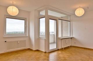 Wohnung kaufen in Am Bogen, 13589 Spandau, Über den Dächern Spandaus - renovierte 2 Zi. Wohnung mit Garage von Privat