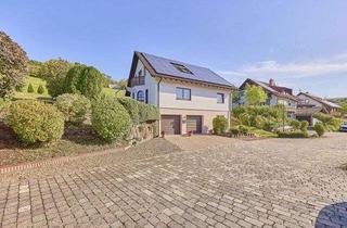 Haus kaufen in 67752 Wolfstein, Gepflegtes Zweifamilienhaus mit großem Grundstück, Doppelgarage und einer hochwertigen Ausstattung.