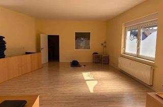 Büro zu mieten in 42929 Wermelskirchen, Wermelskirchen Büro Praxisräume mit sep. Eingang