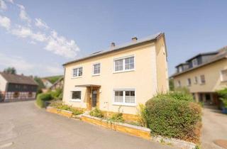 Haus kaufen in 96268 Mitwitz, Großes Haus mit Garage und Photovoltaikanlage!