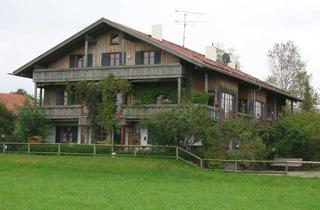 Wohnung kaufen in Ostener Straße 1a, 83623 Dietramszell, naturnahe 3-Zimmer Dachgeschosswohnung mit Balkon, Hobbyraum und Tiefgarage in Dietramszell