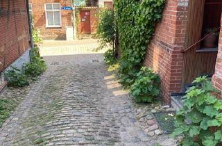 Wohnung kaufen in 24306 Plön, Plön - Großzügige AltbauWHG mitten in Plön- teilsaniert- i.2.Reihe a.See