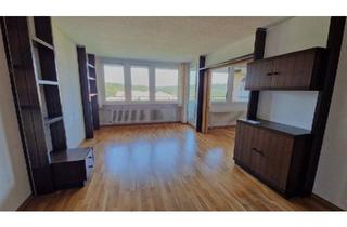 Wohnung kaufen in 71067 Sindelfingen, Sindelfingen - Helle 2-Zimmer Wohnung mit schöner Aussicht und TG-Stellplatz