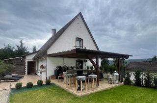 Haus kaufen in 75305 Neuenbürg, Neuenbürg - Haus mit Blick auf die Neuenbürg Schloss und den Schwarzwald