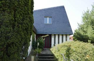 Haus kaufen in 64807 Dieburg, Großzügiges Wohnen in markanter Architektur! Ehemaliges Pfarrhaus mit Garten und Garage!