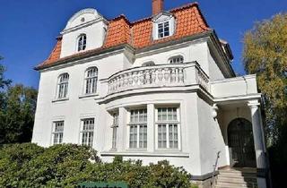 Villa kaufen in Bergstraße XX, 09306 Königshain-Wiederau, Stadtvilla mit Garage