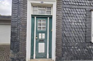 Haus kaufen in 51647 Gummersbach, Freistehendes Ein- bis Zweifamilienhaus mit großem Grundstück in Gummersbach