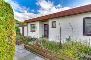 Haus kaufen in 24937 Westliche Höhe, Westliche Höhe: 5-Zi.-Bungalow, ~ 114 m² Wfl., 2 Garagen & Garten – sanieren & Traumgrundriss nutzen