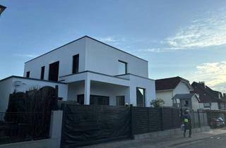 Villa kaufen in Gartenstraße 11A, 61118 Bad Vilbel, Exklusive 9-Zimmer Villa in Bad Vilbel mit Einliegerwohnung