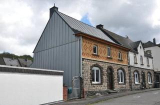 Haus kaufen in 54568 Gerolstein, Gerolstein - Stimmungsvolles und komplett renoviertes Familienhaus mit Garten
