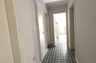 Wohnung kaufen in 51469 Bergisch Gladbach, KENSINGTON Exklusiv - Charmante Renovierte 3-Zimmer Dachgeschosswohnung mit Hochwertigen Bad