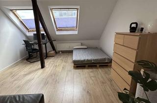 Wohnung kaufen in Neusser Straße 325, 50733 Nippes, -RESERVIERT- NIPPESSO! Charmante Altbauwohnung über den Dächern von Nippes. An der alten Rösterei.