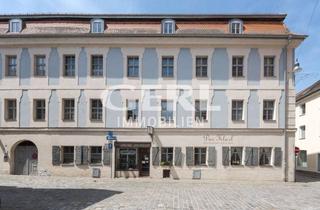 Wohnung mieten in 94315 Straubing, Einzigartige 3-Zimmer-Altbauwohnung im historischen Klarl-Haus (1.OG) (WG-geeignet)