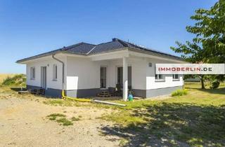 Haus kaufen in 16259 Falkenberg, IMMOBERLIN.DE - Moderner Bungalow mit traumhaftem Sonnengarten & verpachtetem Land