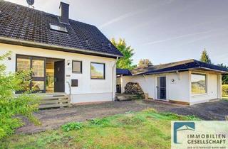 Haus kaufen in 57635 Weyerbusch, Ein-/Zweifamilienhaus in ruhiger Wohngegend mit nahezu ebenerdigem Gartengrundstück und Doppelgarage