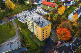 Anlageobjekt in 95100 Selb, Kapitalanlage mit Potenzial: Komplett vermietetes MFH mit 15 Wohnungen, Aufzug & Garagen