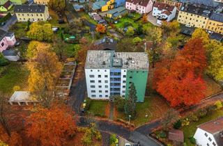 Anlageobjekt in 95100 Selb, Ihre Investitionschance in Selb-Plößberg: Mehrfamilienhaus mit 15 Wohnungen - Balkone - unterkellert