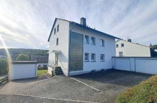 Anlageobjekt in 59581 Warstein, Traumhafter Blick mit Wohlfühlfaktor:3-Zimmer-ETW mit Balkon & Garage in Warstein-Belecke!