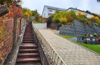 Mehrfamilienhaus kaufen in 72644 Oberboihingen, Teilmodernisiertes Mehrfamilienhaus mit drei Einheiten, großem Grundstück und zusätzlichem Flurstück