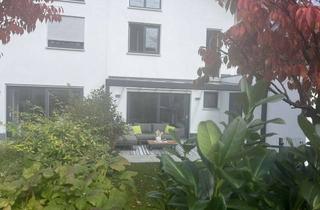 Haus kaufen in Hackmahdgasse, 80939 München, Ab sofort bezugsfrei! Schönes großes Haus in ruhiger Lage...