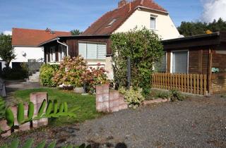 Einfamilienhaus kaufen in Am Sandberg, 02906 Niesky, Kleines schönes Einfamilienhaus in ruhiger Lage mit Pool und Doppelgarage