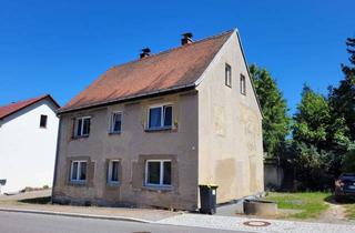 Haus kaufen in 08393 Schönberg, Nichts für schwache Nerven! Charmantes Sanierungsobjekt mit Potential und Gartenromanze.