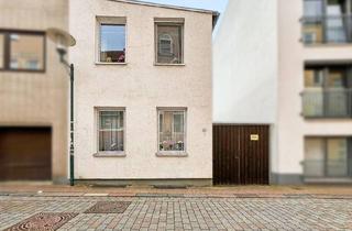 Anlageobjekt in 24768 Rendsburg, Kapitalanlage: Mehrfamilienhaus mit Potenzial in zentraler Lage von Rendsburg