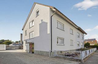 Haus kaufen in 76356 Weingarten, Gepflegtes 3-Familienhaus mit Balkonen, Garagen und großem Hof in ruhiger Lage