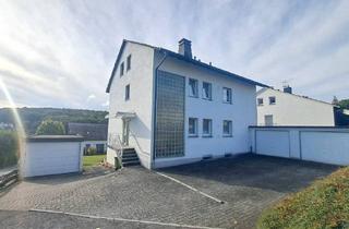 Wohnung kaufen in 59581 Warstein, Traumhafter Blick mit Wohlfühlfaktor:3-Zimmer-ETW mit Balkon & Garage in Warstein-Belecke!