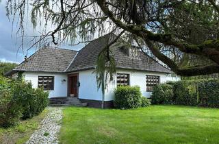 Haus kaufen in 23869 Elmenhorst, Elmenhorst - COURTAGEFREI!! Charmanter Bungalow mit ausgebautem Dachgeschoss, Keller, großem Garten und Garage - ca. 733 m² Grundstücksfläche, optional erweiterbar
