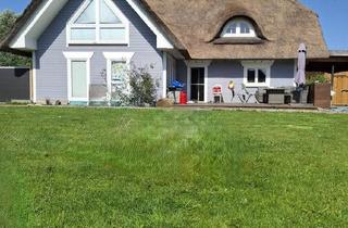 Haus kaufen in 25764 Wesselburen, Wesselburen - Traumhaus mit Reetdach in Norddeich - stilvoll & komfortabel