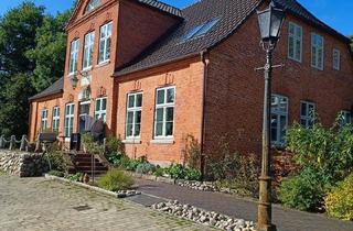 Wohnung kaufen in 25813 Husum, Husum - Seltene Gelegenheit! Exklusive Eigentumswohnung im Gutshof