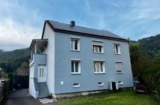 Haus kaufen in 56379 Singhofen, Singhofen - Hochwertig saniertes 3-Familienhaus, Wärmepumpe, Photovoltaik