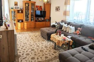 Wohnung kaufen in 28325 Tenever, Charmante Eigentumswohnung in gepflegtem Mehrfamilienhaus mit Garage und zusätzlichem Kellerraum.