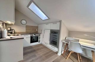 Wohnung kaufen in 82467 Garmisch-Partenkirchen, Modernisierte 2-Zi-DG-Wohnung mit Balkon, Hobbyraum & Bergblick