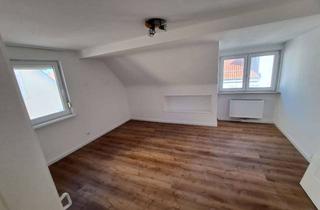 Wohnung mieten in Teckstraße 10, 73230 Kirchheim, Helle, modernisierte Altbauwohnung mit 3,5 Zimmern und Einbauküche im Herzen Kirchheims