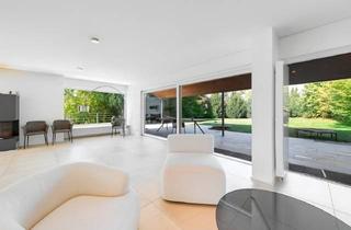 Einfamilienhaus kaufen in 70435 Zuffenhausen, Stilvoll modernisiertes Einfamilienhaus mit großem Garten, Doppelgarage und besonderem Wohnambiente