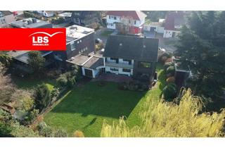 Haus kaufen in 45481 Saarn, Freistehendes Zweifamilienhaus mit großem Garten und Balkon I TOP-Wohnlage!
