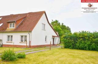 Doppelhaushälfte kaufen in 18320 Ahrenshagen-Daskow, Doppelhaushälfte mit Potenzial und großem Grundstück!