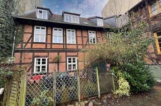 Mehrfamilienhaus kaufen in 19055 Schelfstadt, Eigennutz und Kapitalanlage - Mehrfamilienhaus mit 3 Wohnungen