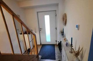 Haus mieten in 63225 Langen (Hessen), Modernisiertes Reihenmittelhaus mit Garten, PV-Anlage & Garage – zentral & familienfreundlich
