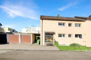 Doppelhaushälfte kaufen in 78073 Bad Dürrheim, Bad Dürrheim - Doppelhaushälfte mit Potenzial, solider Massivbau mit 2 Wohneinheiten, Balkon, Terrasse und 2 Garagen in ruhiger Sackgassenlage !