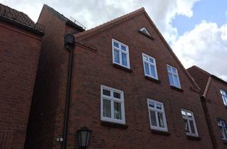 Wohnung mieten in An Der Marienkirche 10, 24768 Rendsburg, Gepflegte DG-Wohnung mit eineinhalb Zimmern und EBK in Rendsburg