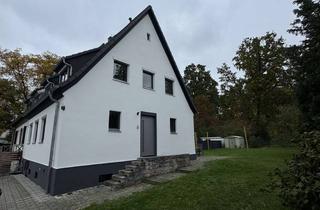 Doppelhaushälfte kaufen in 90411 Buchenbühl, Stilvoll saniertes Doppelhaushälfte mit großem Garten, Wallbox & Klimaanlage in Nürnberg