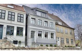 Haus kaufen in 24837 Schleswig, Exklusives, energieeffizient modernisiertes Stadthaus in Schleswig