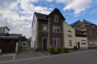 Haus kaufen in Alte Chaussee 12, 56642 Kruft, Solides, teilsaniertes Ein-/Zweifamilienhaus mit ca. 205 m² Wohnfläche, Doppelgarage u. Innenhof