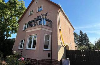Haus kaufen in 12683 Berlin, Zweifamilienhaus mit Balkon & Terrasse auf vorderem Grundstück in Biesdorf
