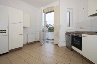 Wohnung mieten in Hölderlinstraße 14, 08056 Zwickau, Stilvolle 3-Raum-Wohnung mit Balkon und Einbauküche