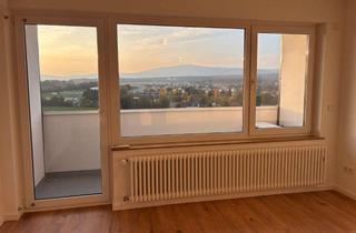 Penthouse mieten in Königsberger Straße, 61440 Oberursel (Taunus), Hochwertig renovierte 2-Zimmer Wohnung mit Penthouse-Charakter und Blick auf den Taunus